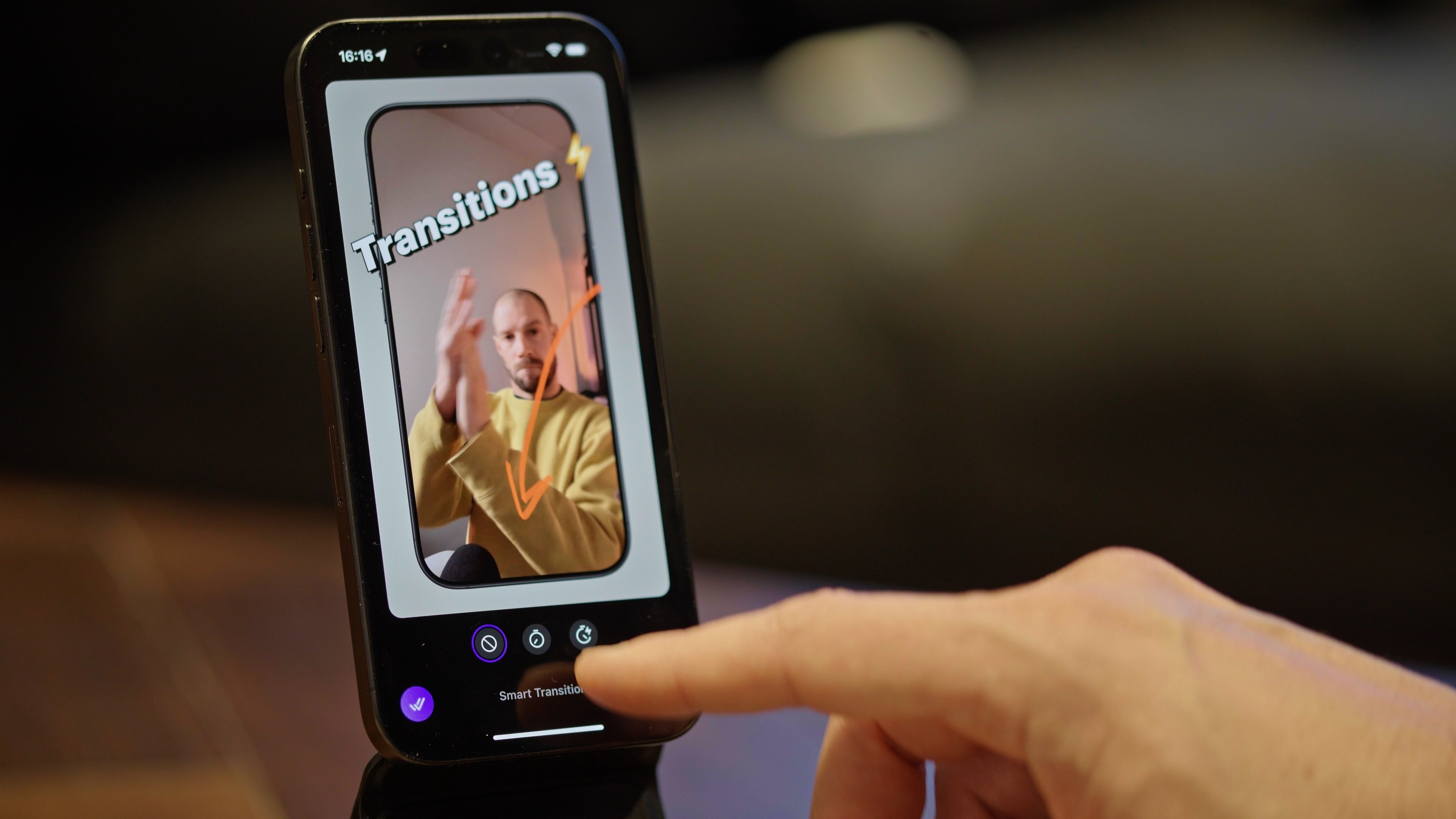 add transitions between clips in Detail video app